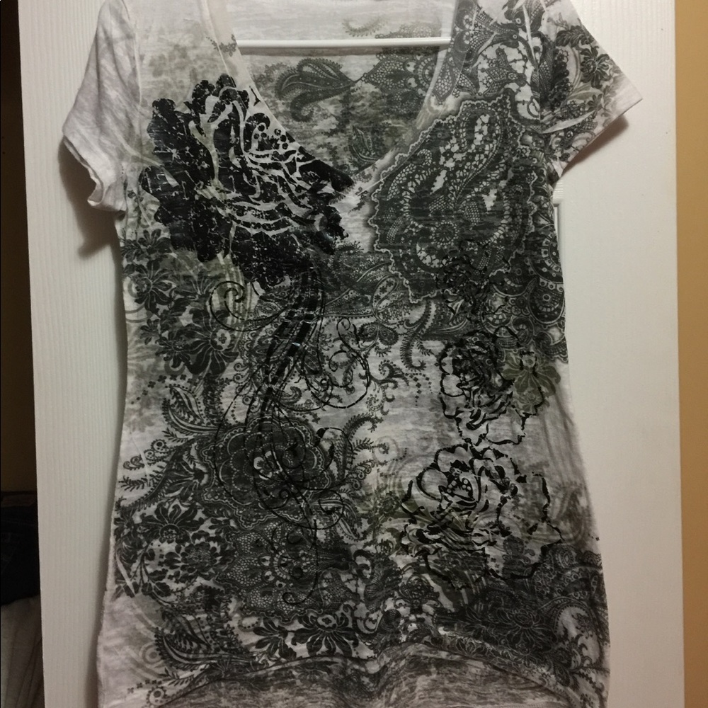 Daytrip Tee Juniors L/XL Like New!!!